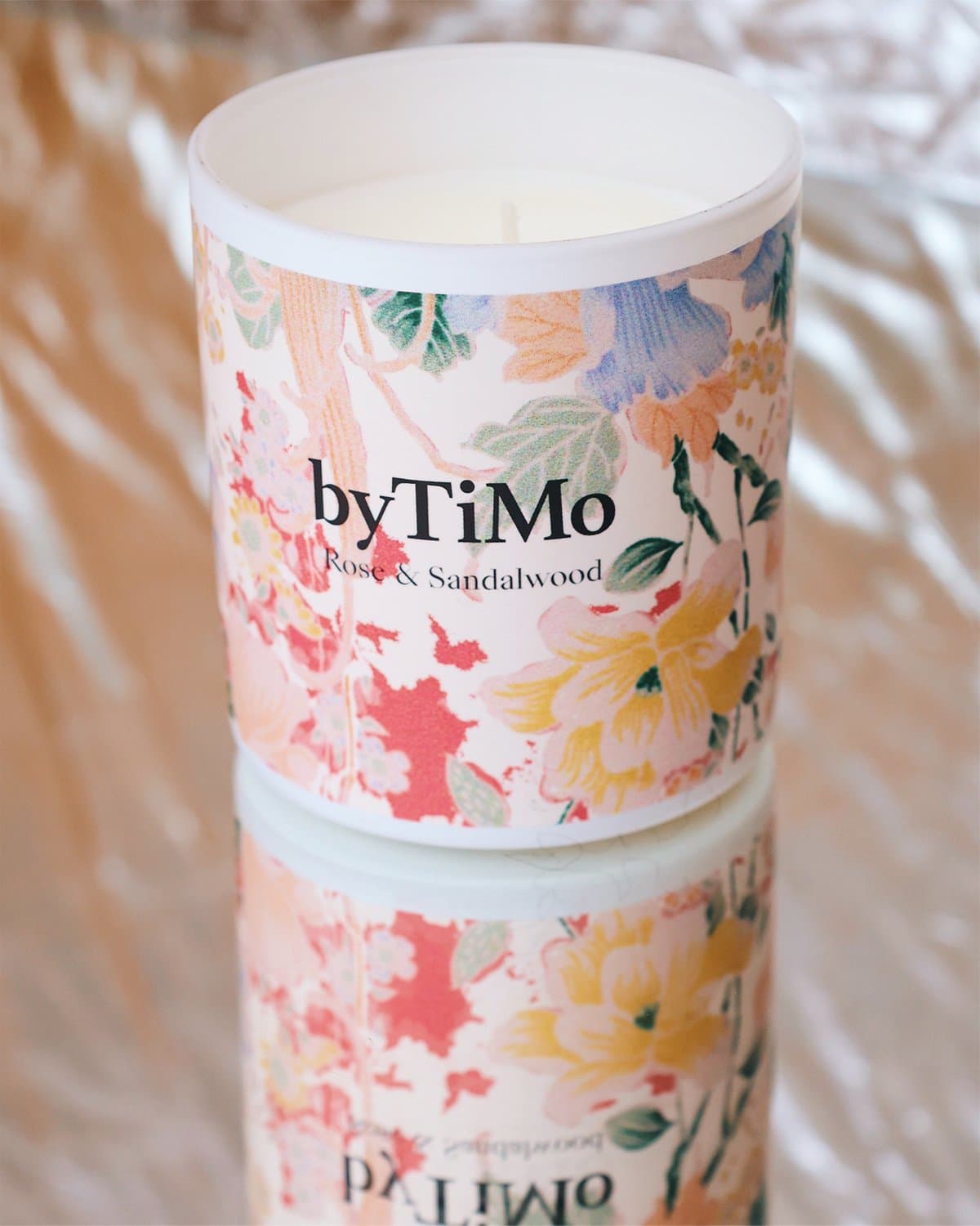 Rose & Sandalwood Scented Candle, Rose. Image #2