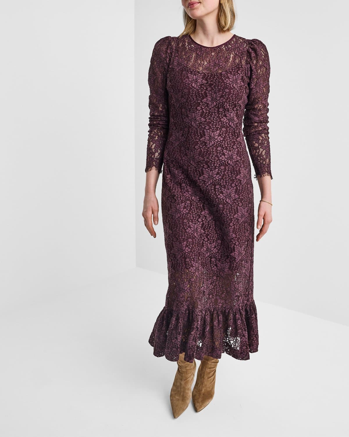 Lace Fitted Dress, Burgundy. Image #2
