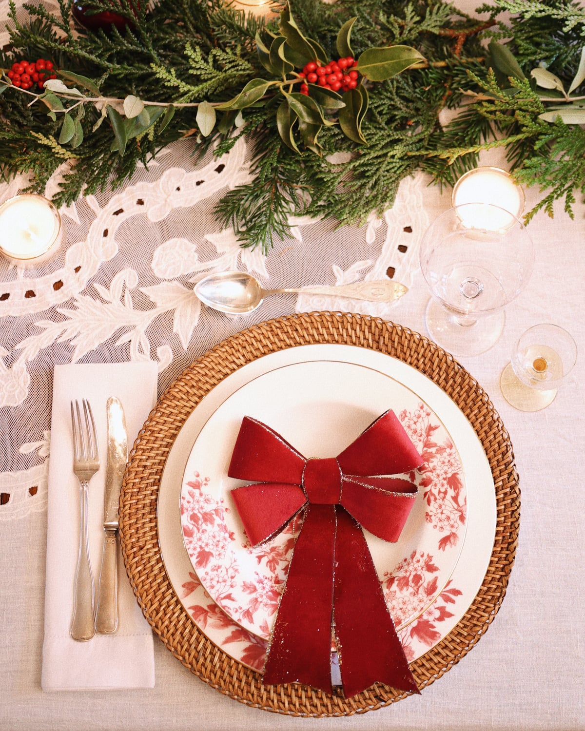 Plate 28cm, Burgundy. Image #5