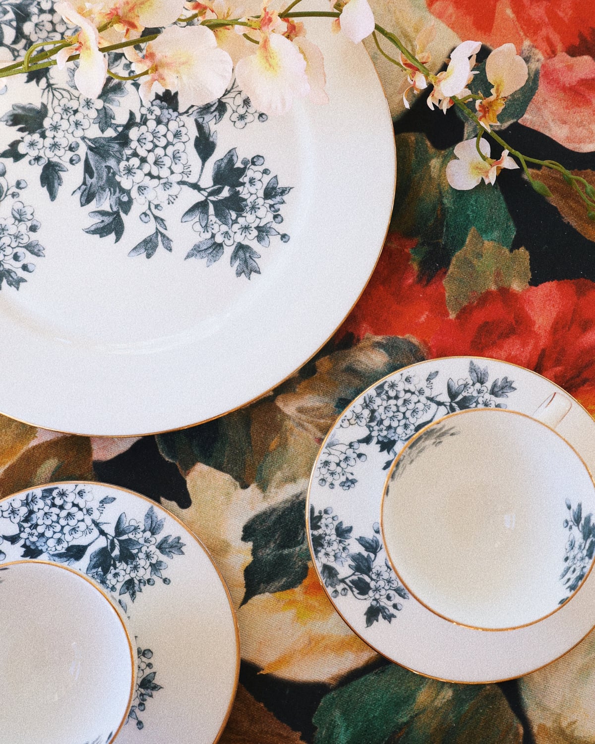 Linen Table Cloth 130x300, Romance. Image #1